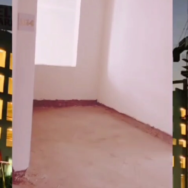 Room, roselyn-square Commercial Shop 300 Sq.Ft. In International Airport Road Zirakpur 9312605