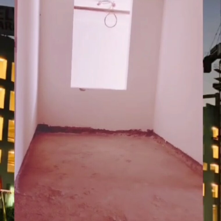 Room, roselyn-square Commercial Shop 300 Sq.Ft. In International Airport Road Zirakpur 9312605