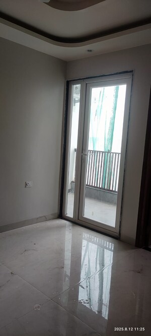 Room in 3 BHK Builder Floor at Sector 46 – for Rent