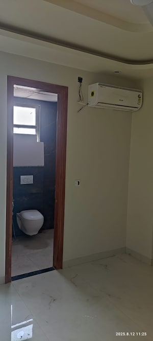 Bathroom in 3 BHK Builder Floor at Sector 46 – for Rent