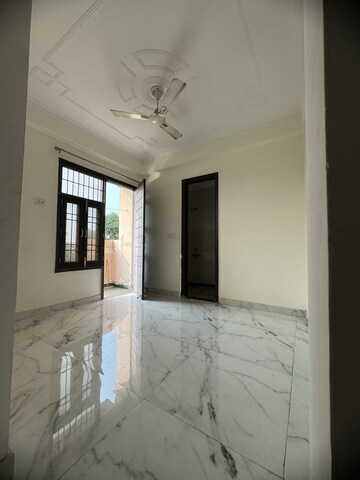 Room in 1 BHK Builder Floor at Chattarpur – for Rent