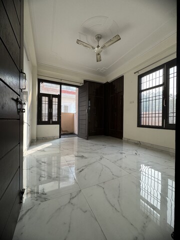 Room in 1 BHK Builder Floor at Chattarpur – for Rent