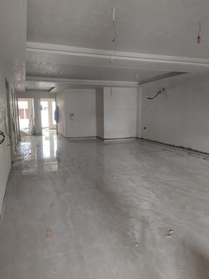 Room in 4 BHK Builder Floor at Sector 85 – for Sale