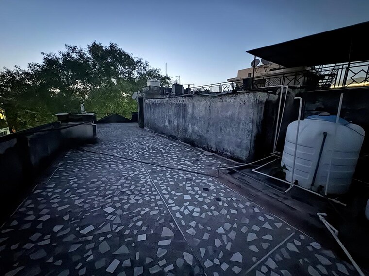 Terrace, safdarjung enclave 3 Bedroom 1400 Sq.Ft. Builder Floor In Safdarjung Enclave Delhi 9312655