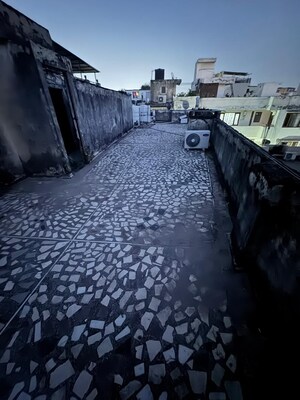 Terrace in 3 BHK Builder Floor at Safdarjung Enclave – for Sale