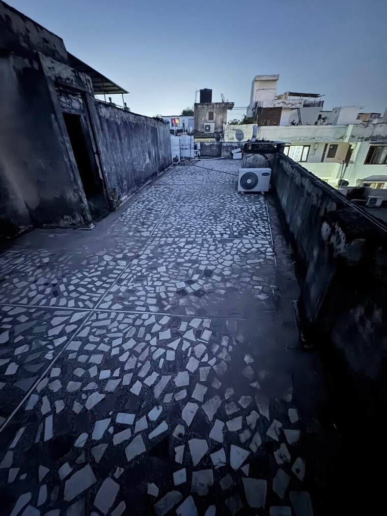 Terrace, safdarjung enclave 3 Bedroom 1400 Sq.Ft. Builder Floor In Safdarjung Enclave Delhi 9312655