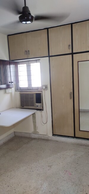 Room in 2 BHK Apartment at Kachnar CHS Vasant Vihar, Vasant Vihar – for Rent
