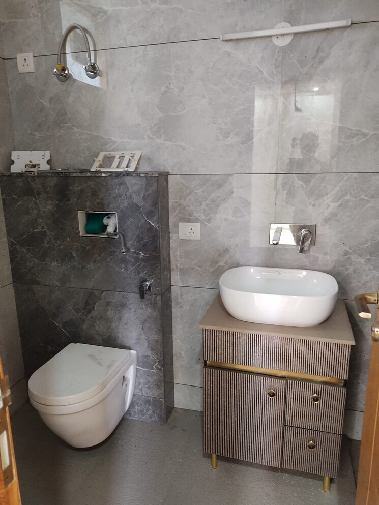 Bathroom, sector 85 3 Bedroom 2035 Sq.Ft. Builder Floor In Sector 85 Faridabad 9312653