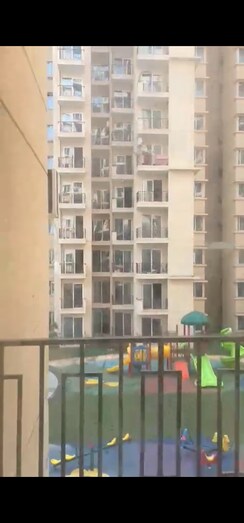 2.5 BHK + Servant Room Apartment For Sale in Signature Orchard Avenue 2
