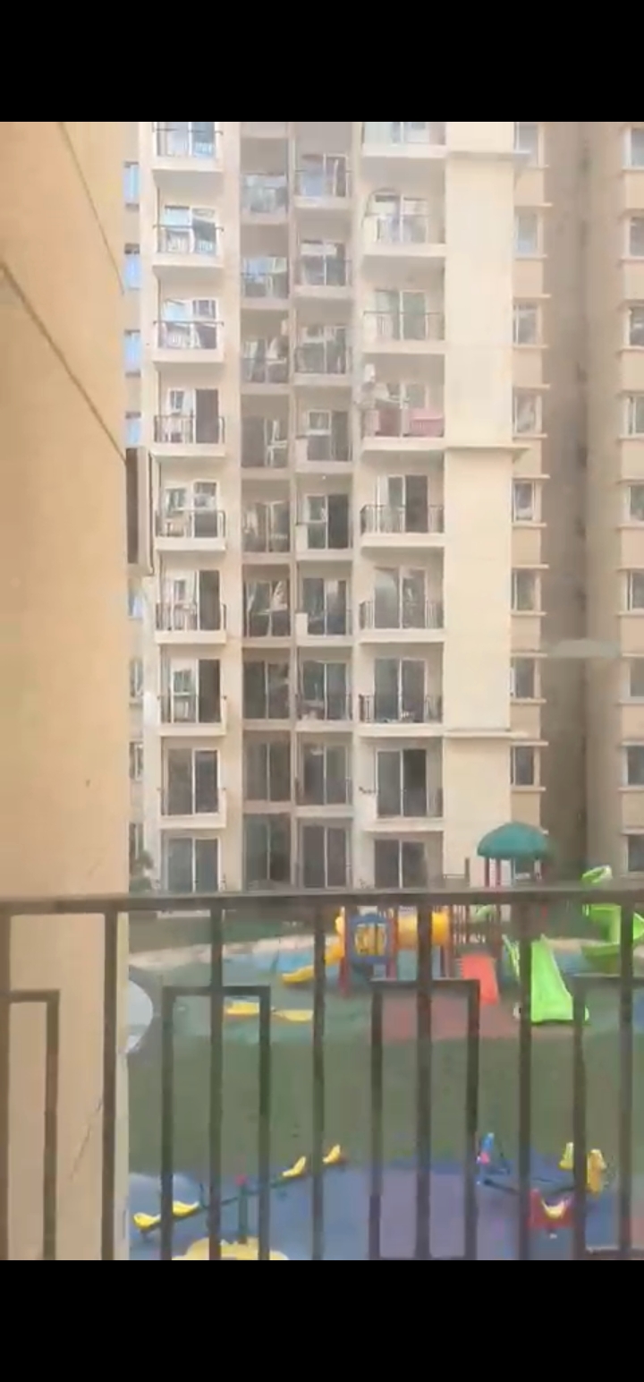 2.5 BHK + Servant Room Apartment For Sale in Signature Orchard Avenue 2