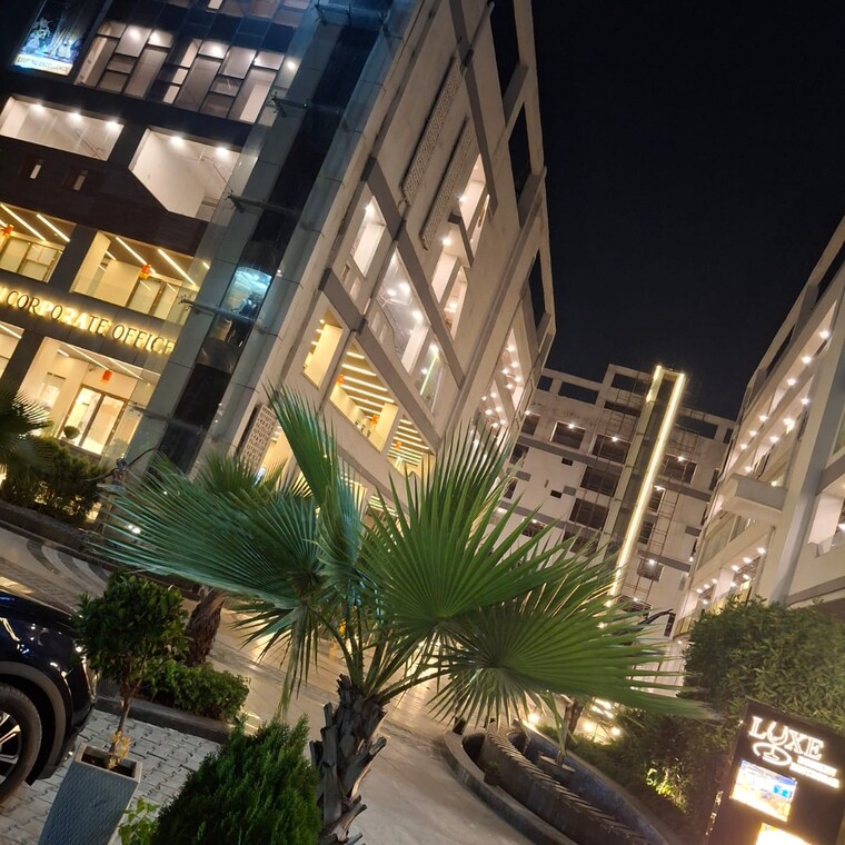 Exterior View, roselyn-square Commercial Showroom 1373 Sq.Ft. In International Airport Road Zirakpur 9312719