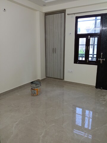 Room in 1 BHK Builder Floor at Sultanpur – for Rent