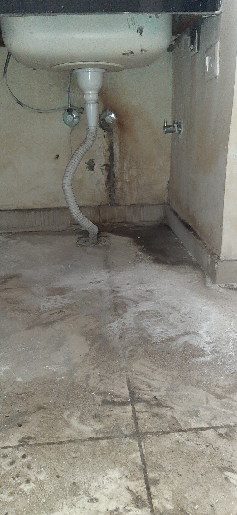 Bathroom, land-craft-golf-links-apartment-phase-2 3 Bedroom 1450 Sq.Ft. Apartment In Pandav Nagar Ghaziabad 9312713