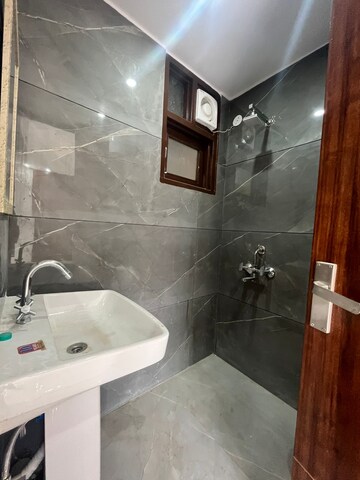 Bathroom in 3 BHK Apartment at Palm Residency Chhatarpur, Chattarpur – for Rent