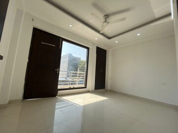 Room in 3 BHK Apartment at Palm Residency Chhatarpur, Chattarpur – for Rent