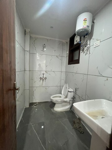Bathroom in 3 BHK Apartment at Palm Residency Chhatarpur, Chattarpur – for Rent