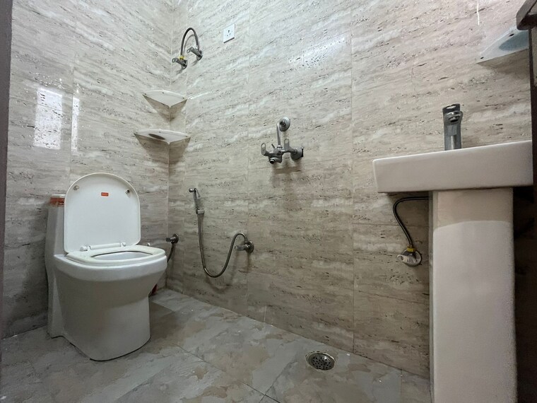 Bathroom, palm-residency-chhatarpur 3 Bedroom 1350 Sq.Ft. Apartment In Chattarpur Delhi 9312739