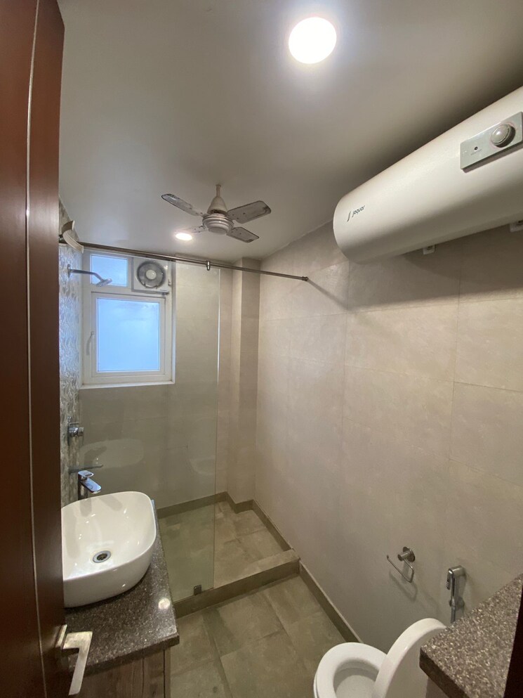 Bathroom, unitech-uniworld-gardens-2 1 RK 204 Sq.Ft. Apartment In Sector 47 Gurgaon 9312782