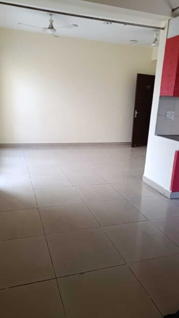 Room in 2 BHK Apartment at Panchsheel Greens II, Sector 16 Greater Noida – for Rent