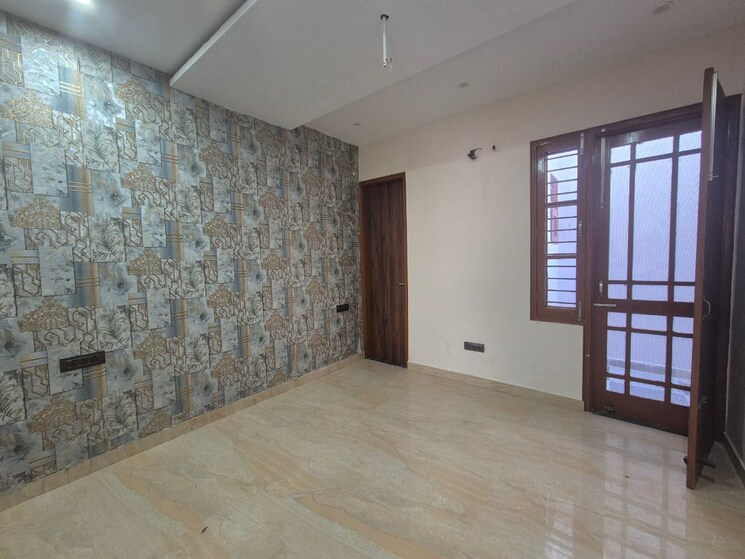 Room, sunny enclave 3 Bedroom 102 Sq.Yd. Independent House In Sunny Enclave Mohali 9312787