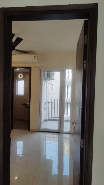 Building Lobby in 2.5 BHK Builder Floor at Smart World Gems, Sector 89 – for Rent