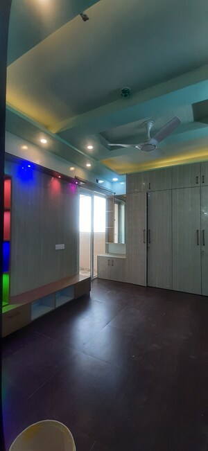 Furnished Amenities in 3 BHK Apartment at Land Craft Golf Links Apartment Phase 2, Pandav Nagar – for Rent