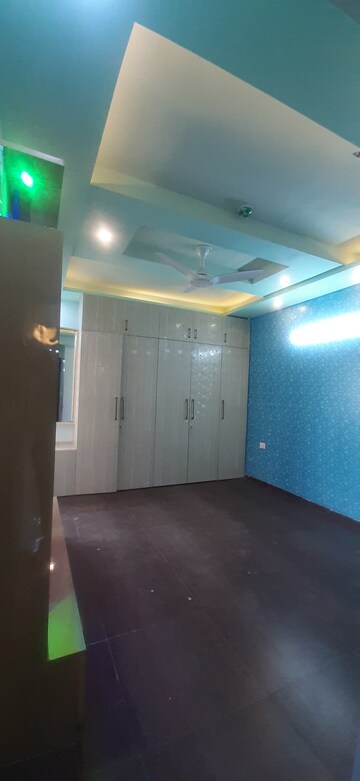 Furnished Amenities in 3 BHK Apartment at Land Craft Golf Links Apartment Phase 2, Pandav Nagar – for Rent