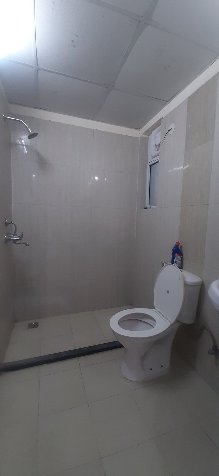 Bathroom, land-craft-golf-links-apartment-phase-2 3 Bedroom 1600 Sq.Ft. Apartment In Pandav Nagar Ghaziabad 9312795