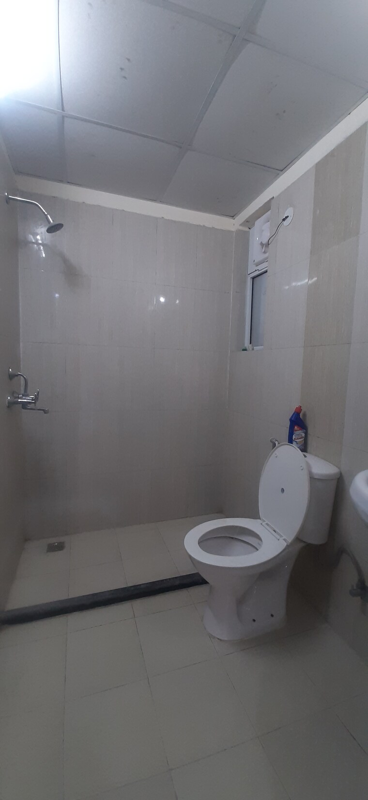 Bathroom, land-craft-golf-links-apartment-phase-2 3 Bedroom 1600 Sq.Ft. Apartment In Pandav Nagar Ghaziabad 9312795