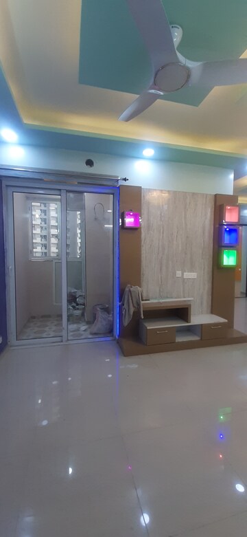 Furnished Amenities in 3 BHK Apartment at Land Craft Golf Links Apartment Phase 2, Pandav Nagar – for Rent