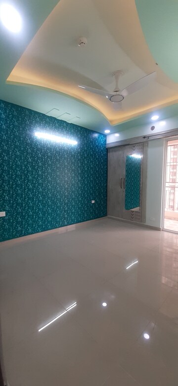 Furnished Amenities in 3 BHK Apartment at Land Craft Golf Links Apartment Phase 2, Pandav Nagar – for Rent