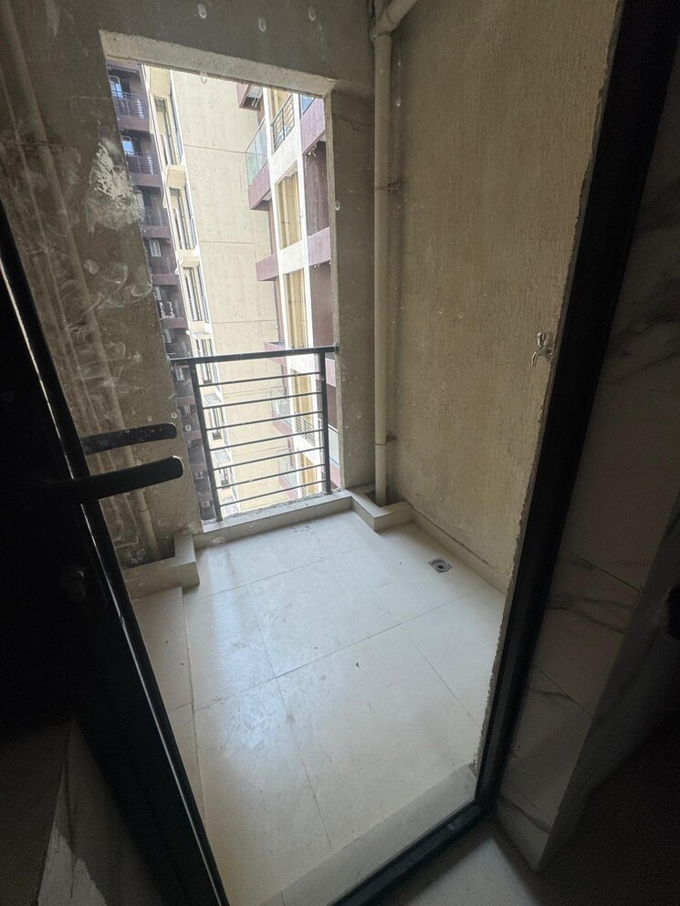 Balcony, risland-the-icon 3 Bedroom 932 Sq.Ft. Apartment In Dhokali Thane 9312804