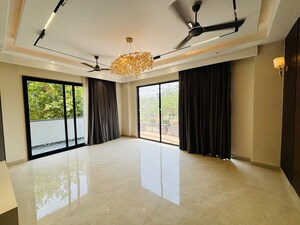 Room in 4 BHK Builder Floor at Ansal API Esencia, Sector 67 – for Sale