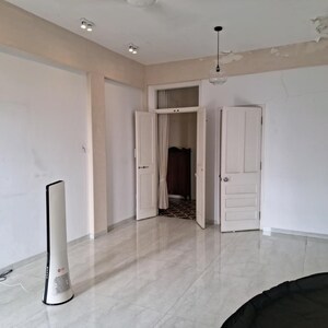 Room in 3 BHK Apartment at Malabar Hill – for Rent