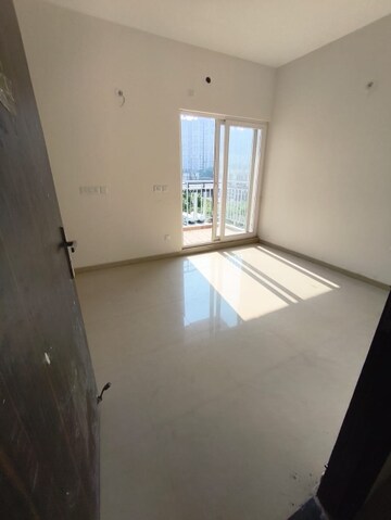 Room in 2 BHK Apartment at Shri Radha Aqua Garden, Sector 16b Greater Noida – for Sale