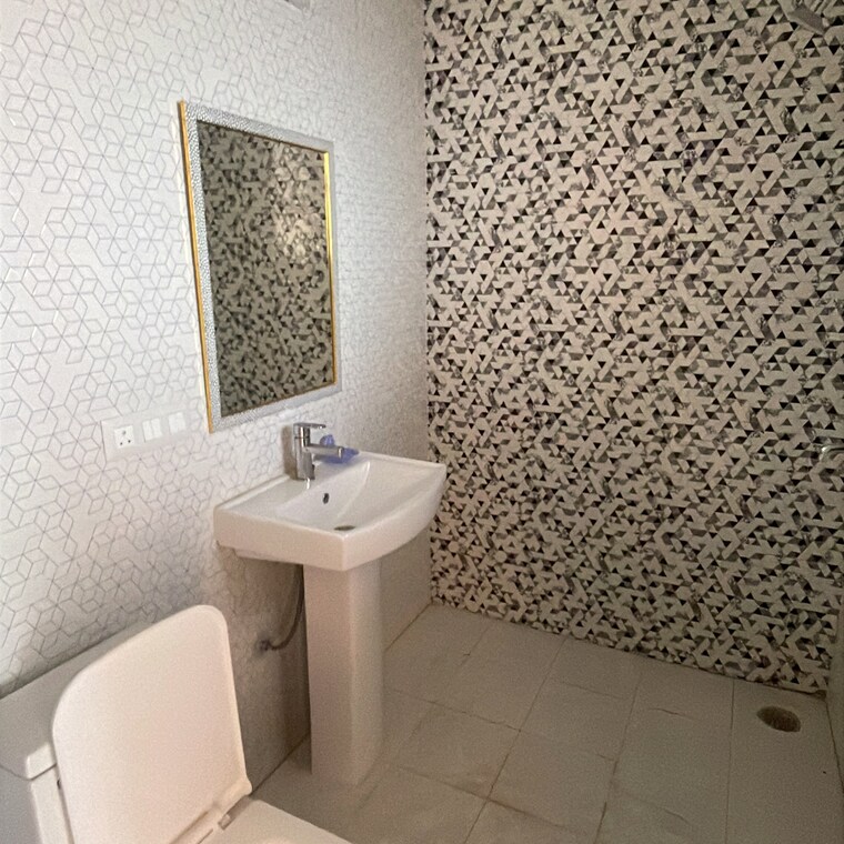 Bathroom, landcraft-golflinks-plaza 2 Bedroom 1135 Sq.Ft. Apartment In Pandav Nagar Ghaziabad 9312880