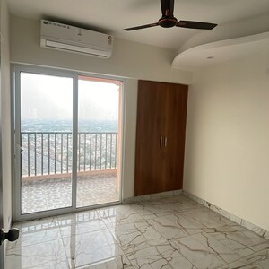 Room in 2 BHK Apartment at Landcraft Golflinks Plaza, Pandav Nagar – for Rent