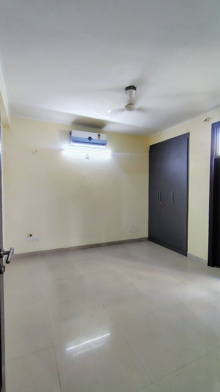 Room, m3m-atrium 3.5 Bedroom 2700 Sq.Ft. Builder Floor In Sector 57 Gurgaon 9312915