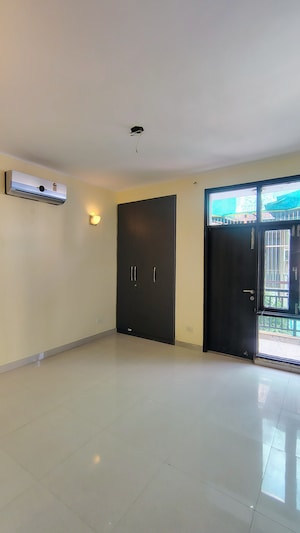 Room in 3.5 BHK Builder Floor at M3M Atrium, Sector 57 – for Rent