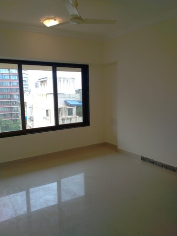Room in 3 BHK Apartment at Palazzo Heights, Khar West – for Rent