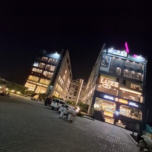 Gym in  Showroom at Roselyn Square, International Airport Road – for Sale