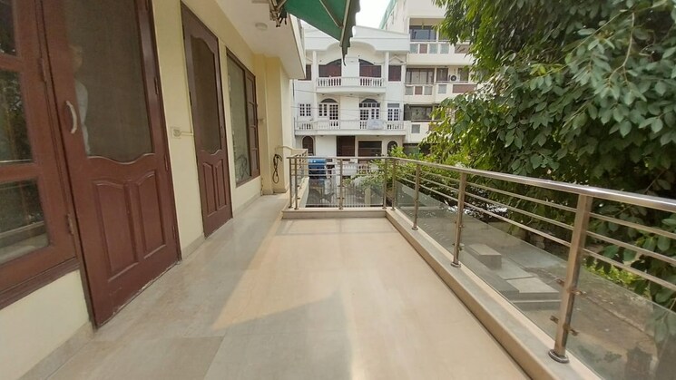 Balcony, defence colony 3 Bedroom 2000 Sq.Ft. Apartment In Defence Colony Delhi 9312944