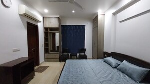 Room in 3 BHK Apartment at Defence Colony – for Rent