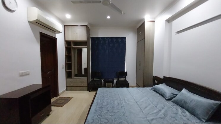 Room, defence colony 3 Bedroom 2000 Sq.Ft. Apartment In Defence Colony Delhi 9312944