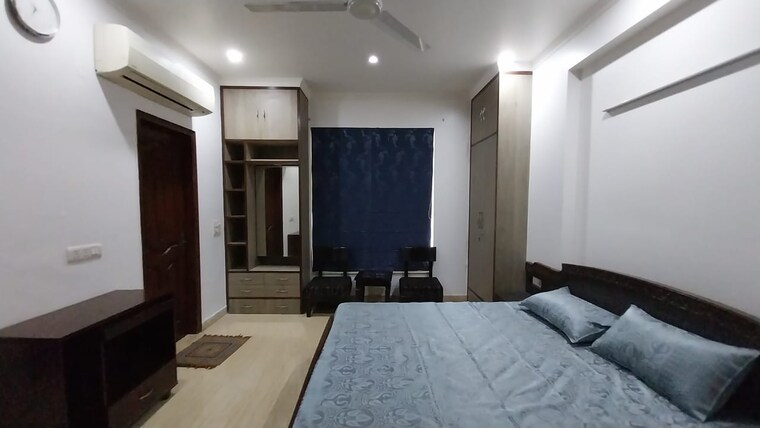 Room, defence colony 3 Bedroom 2000 Sq.Ft. Apartment In Defence Colony Delhi 9312944