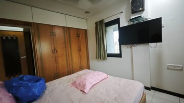 Bedroom in 2.5 BHK Apartment at Chembur – for Rent
