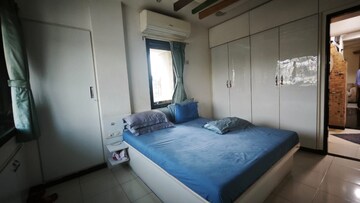Bedroom in 2.5 BHK Apartment at Chembur – for Rent