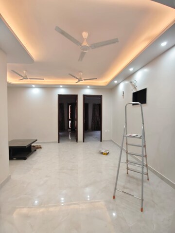 Room in 3 BHK Builder Floor at Sector 22 – for Rent