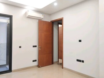 Room in 4 BHK Builder Floor at Greater Kailash I – for Rent