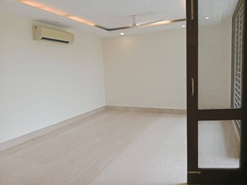 Room in 3 BHK Builder Floor at Greater Kailash I – for Rent